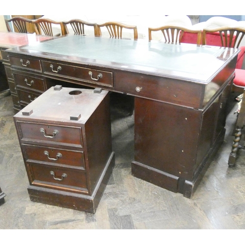 486 - A mahogany pedestal office desk with green leather top and a three drawer extension piece, 5'6 x 2'9