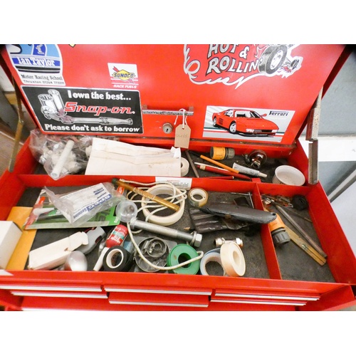 199 - Snap-on tool box on wheels containing 7 large drawers, 3 medium drawers and 6 small with contents