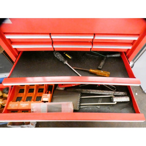 199 - Snap-on tool box on wheels containing 7 large drawers, 3 medium drawers and 6 small with contents