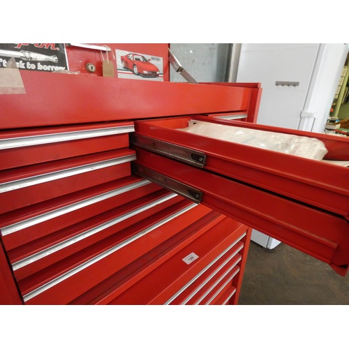 199 - Snap-on tool box on wheels containing 7 large drawers, 3 medium drawers and 6 small with contents