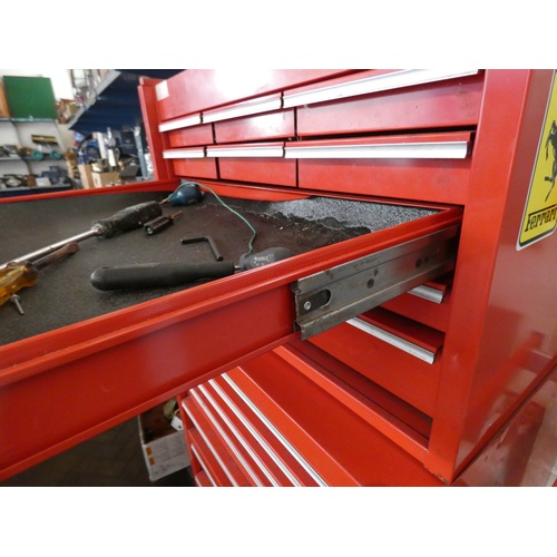 199 - Snap-on tool box on wheels containing 7 large drawers, 3 medium drawers and 6 small with contents