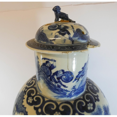 505 - A 19th century Chinese blue and white vase and cover decorated with figures on horseback, the lid wi... 