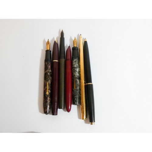 482 - A collection of vintage fountain and other pens to include Sheaffer, Unique Pen company, Conway Stew... 