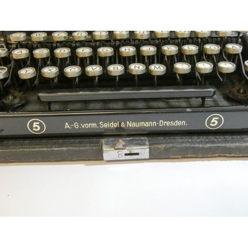 292 - A German Erika manual typewriter in case