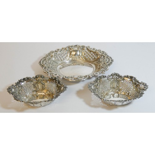 451 - Oval pierced hallmark silver bon bon dish and a pair of smaller oval bon bon dishes 4.6 troy ozs