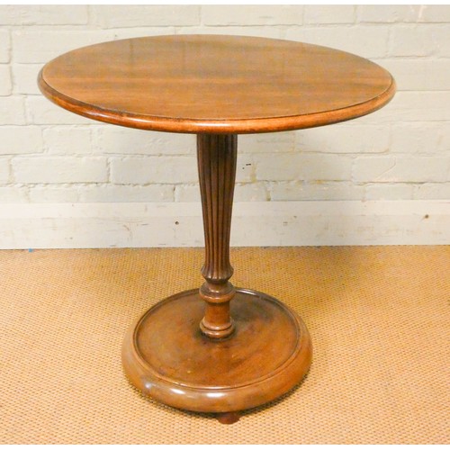 805 - A circular Victorian mahogany occasional table on a reeded column base