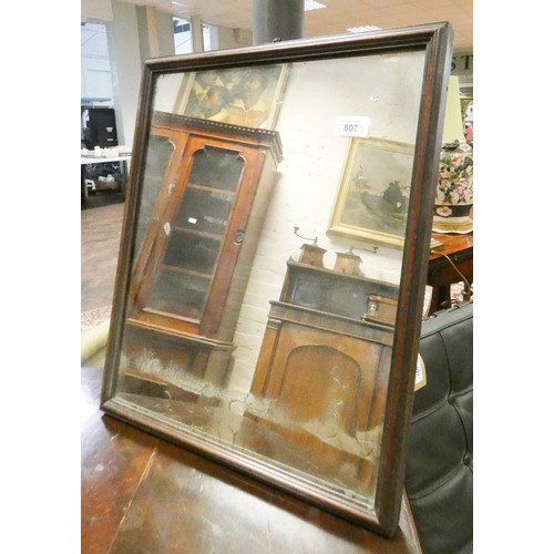 807 - A Georgian mahogany free standing mirror