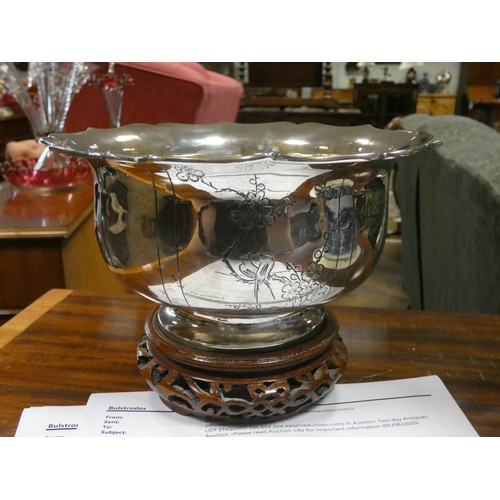 602 - Chinese export silver circular pedestal fruit bowl, with engraved landscape style decoration, hallma... 