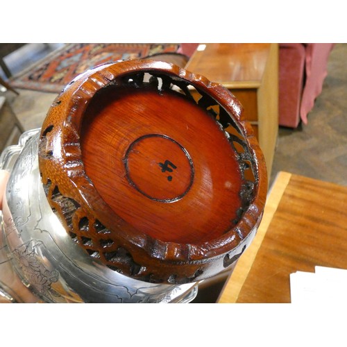 602 - Chinese export silver circular pedestal fruit bowl, with engraved landscape style decoration, hallma... 