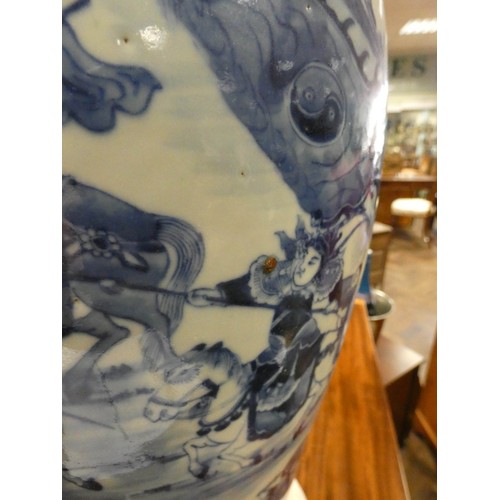 505 - A 19th century Chinese blue and white vase and cover decorated with figures on horseback, the lid wi... 