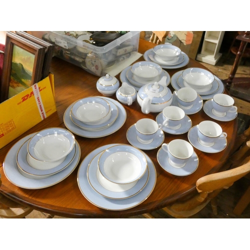 142 - A Doulton blue and gilt bordered dinner and tea set