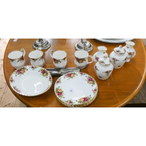 98 - Fourteen pieces of Royal Albert old country roses pattern bone china