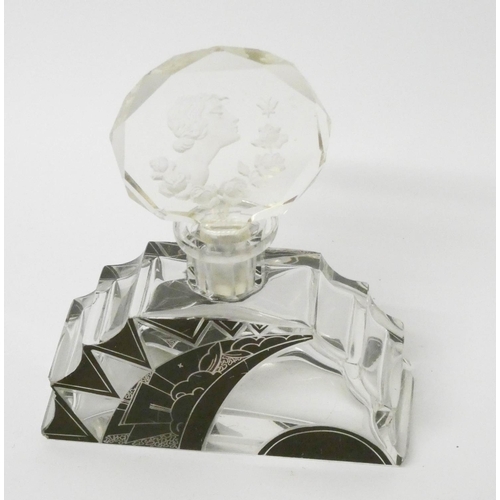 528 - An Art Deco style glass perfume bottle