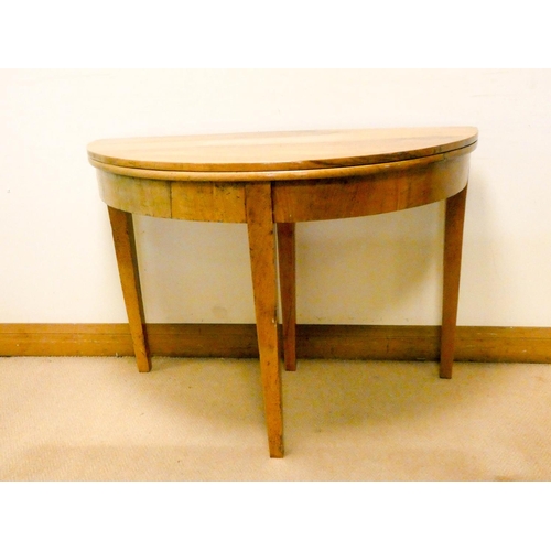 751 - A figured walnut folding top tea table on square taper legs, 43