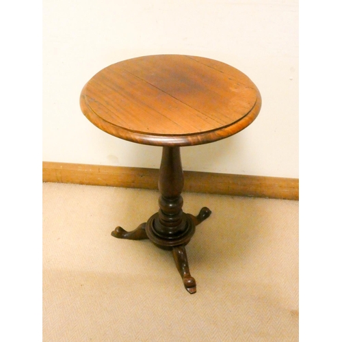 877 - Circular Victorian Mahogany occasional table on pillar and tripod base, 2' diameter