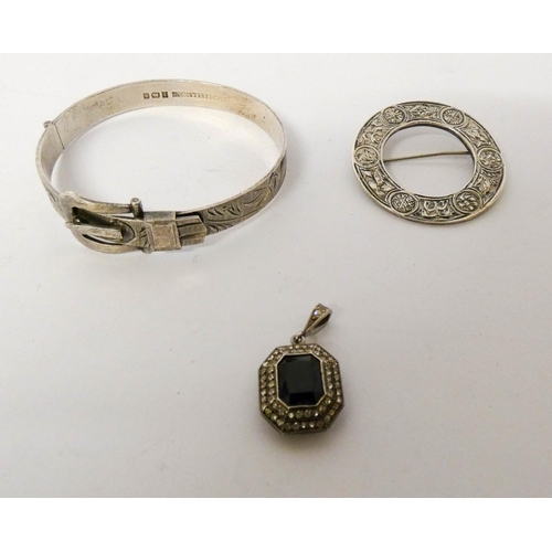 627 - Silver locket, bangle, brooches etc