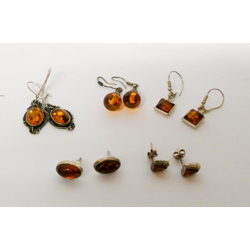 674 - A collection of silver and amber jewellery