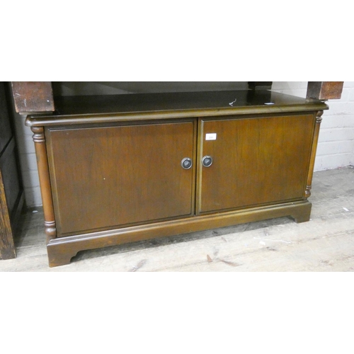 38 - A low mahogany two door cabinet, 3'6 wide