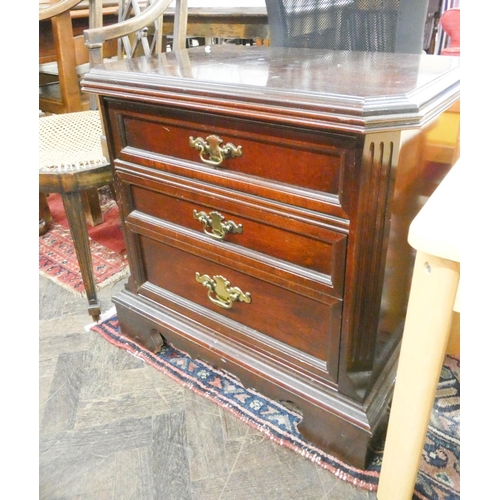 52 - Reproduction mahogany chest of drawers, fitted two drawers with brass handles, 26