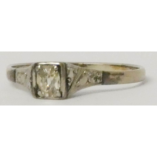 628 - An Art Deco single stone diamond ring, unmarked white metal shank. Size T