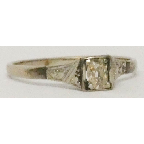 628 - An Art Deco single stone diamond ring, unmarked white metal shank. Size T