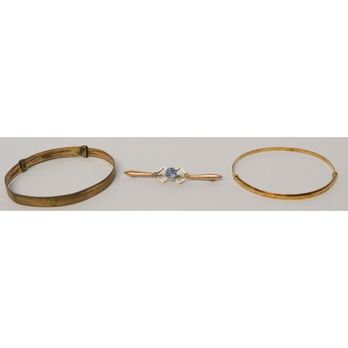 665 - 9ct gold bangle, gold filled bangle and an Edwardian bar brooch