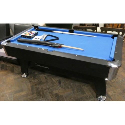 411 - A modern Strikeworth Pro American deluxe pool table with cues, balls etc