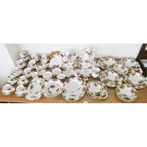 237 - Royal Albert old country roses pattern dinner, tea and breakfast service etc approximately 90 pieces