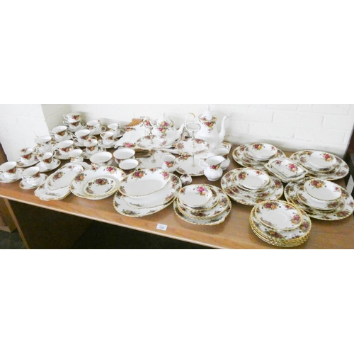 237 - Royal Albert old country roses pattern dinner, tea and breakfast service etc approximately 90 pieces