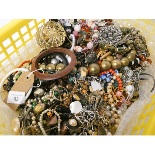 83 - Quantity of assorted costume jewellery