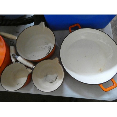 394 - Six Le Creuset pots and pans with lids, one without lid and one Le Creuset grill (all as found)