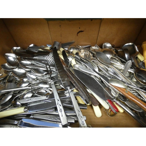 247 - Large quantity of assorted cutlery