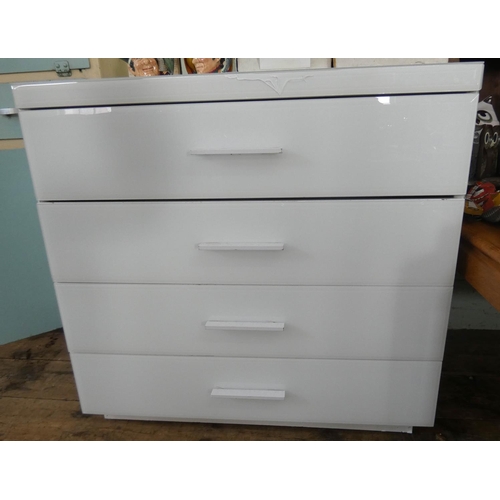 125 - A modern white chest of four long drawers, 2'6 wide