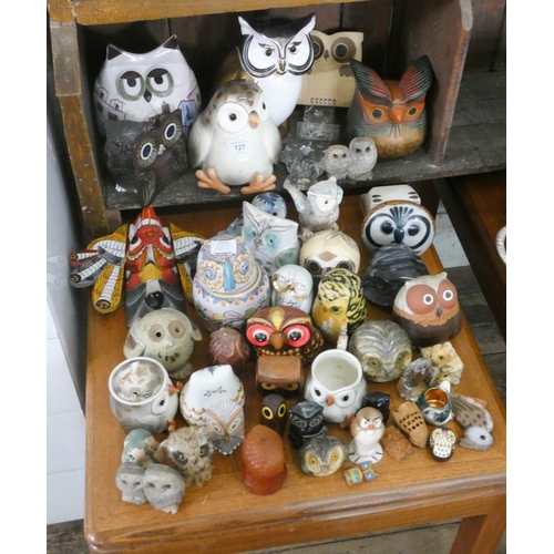 127 - A large quantity of assorted owl ornaments