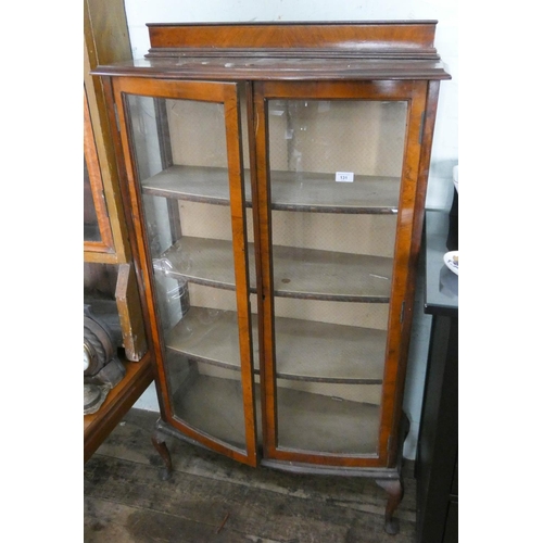 131 - A walnut bow front glazed china display cabinet on cabriole legs, 32