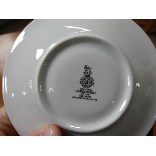 91 - A Royal Doulton Larchmont pattern leaf decorated dinner and tea service