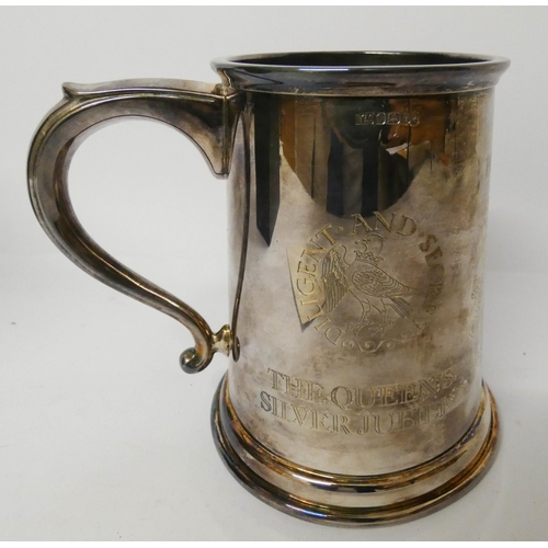 617 - A hallmarked silver limited edition queens silver jubilee tankard, number 360 / 500 editions with or... 