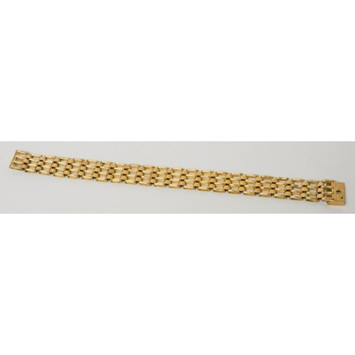 637 - 9ct yellow gold gate style bracelet, hallmarked. 16.8 grams. 19.5 cms long