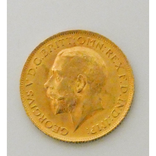 669 - 1915 full Gold Sovereign