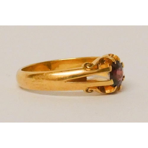 673 - Victorian 18ct yellow gold signet style ring claw set with a garnet, marked 18ct to shank. Ring size... 