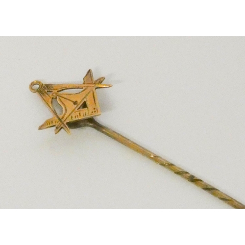 685 - Masonic interest - square & compasses stick pin in fitted case.