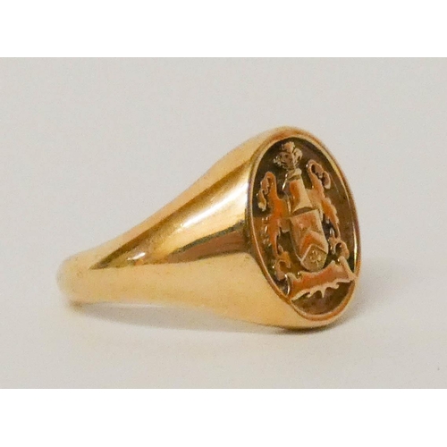 670 - A signet ring, the oval panel with reverse intaglio, 9ct yellow hallmarked gold, ring size M, weight... 