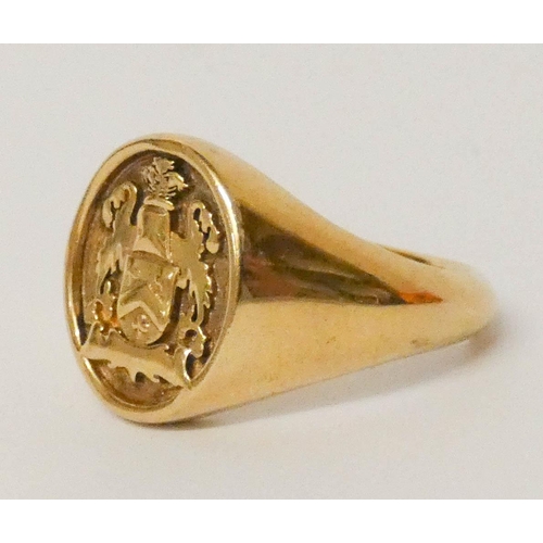 670 - A signet ring, the oval panel with reverse intaglio, 9ct yellow hallmarked gold, ring size M, weight... 