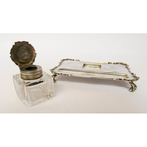 569 - A silver inkstand, with a square cut glass bottle of rectangular form, London 1931, 15cms across