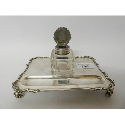 569 - A silver inkstand, with a square cut glass bottle of rectangular form, London 1931, 15cms across