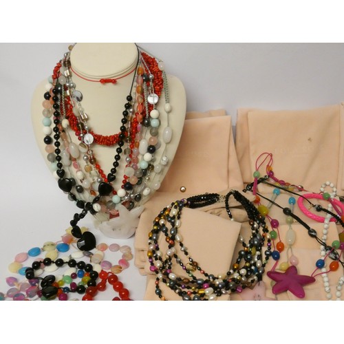 565 - A quantity of modern costume jewellery to include pieces by Lola Rose with velveteen pouches.