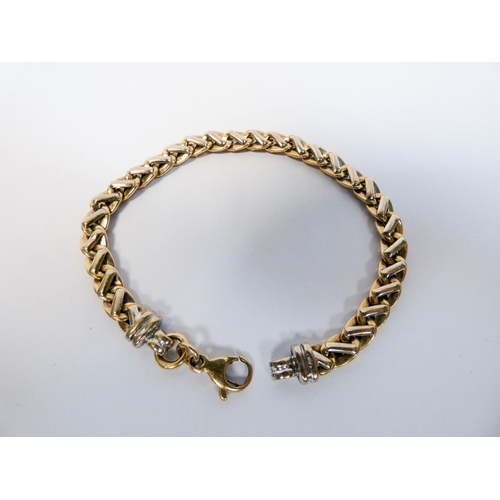 651 - A modern fancy link 9ct yellow gold chain bracelet. 16.7 grams. Length 20 cms.