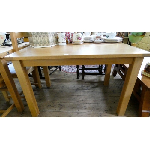 111 - A modern light oak dining table, 4' x 2'8