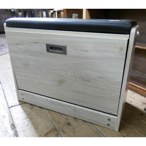 95 - A modern shoe cabinet stool