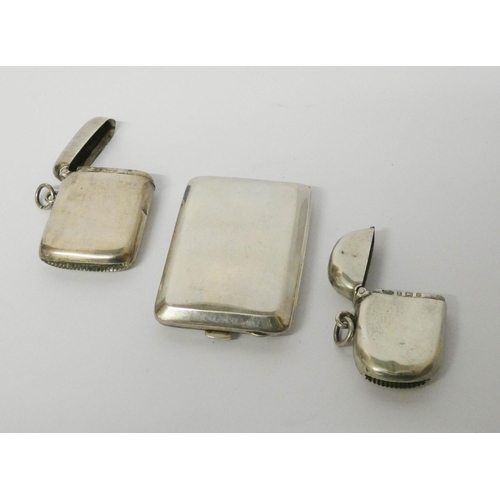 467 - Hallmarked silver match case and two silver vestas. Gross weight 2.4 troy ounces